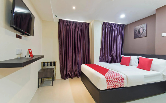 Super OYO 326 Tc Hotel