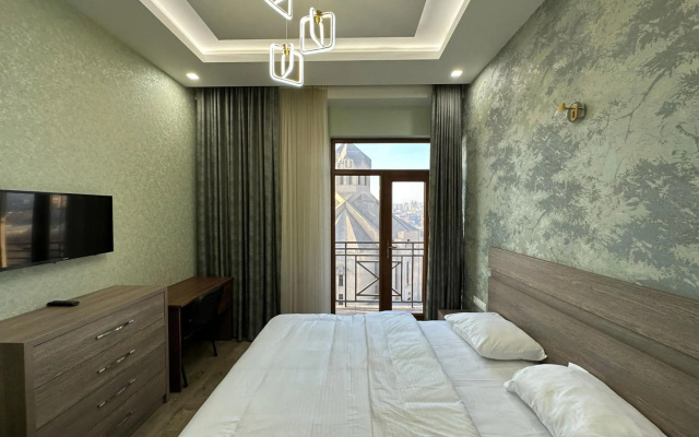 Kajaznuni Street, 3 bedrooms Luxury & Unique apartment QA444