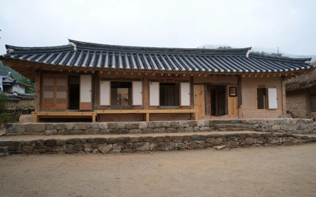 Jukheon Traditional House