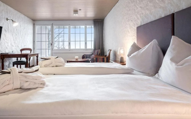 Swiss-Chalet Merlischachen - Historik Chalet-Hotel Lodge
