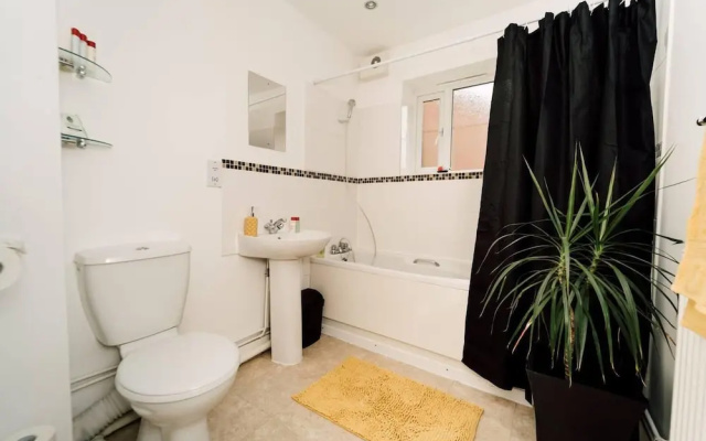 Impeccable 2-bed Apartment in Derby, England