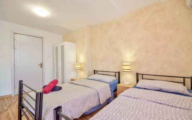 Fantastic Seafront Apartment With Sundeck Terrace