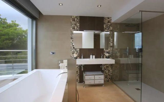 Villa - 5 Bedrooms with Pool, WiFi and Sea views - 105009