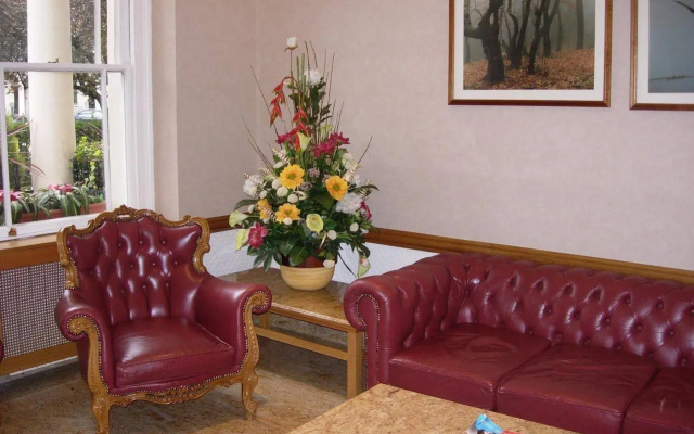 Nayland Hotel