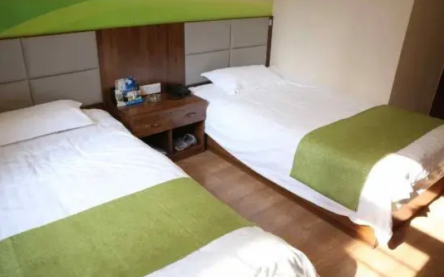 Xinyue Hotel (Mudanjianghuochebeizhanxinhualudian)