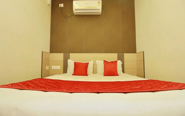 OYO Flagship 11531 Sathya Lodge