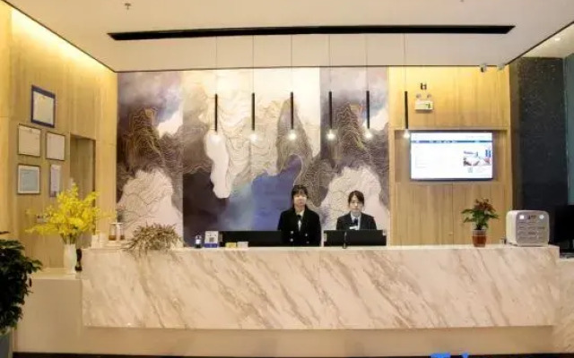 Qingmu Select Hotel (Liyang Aoti Avenue, Wuyue Plaza)