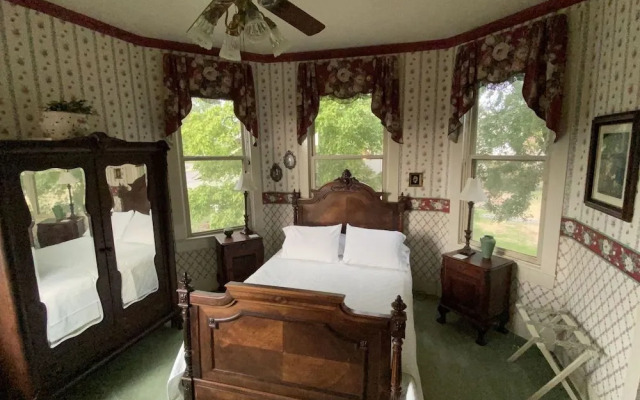 Four Winds Victorian Venue & Suites