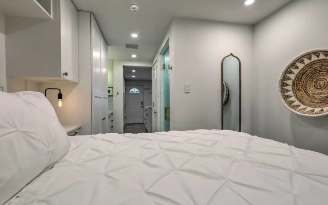 Aspen Condo w/ Mountain Views & Ski Access!