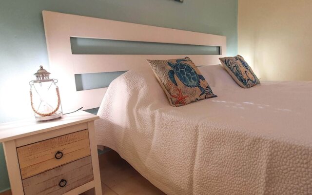 Apartment - Sleeps 2, Parking & Pool Access