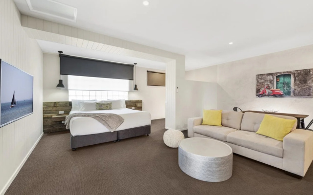 Moonlight Bay Apartments
