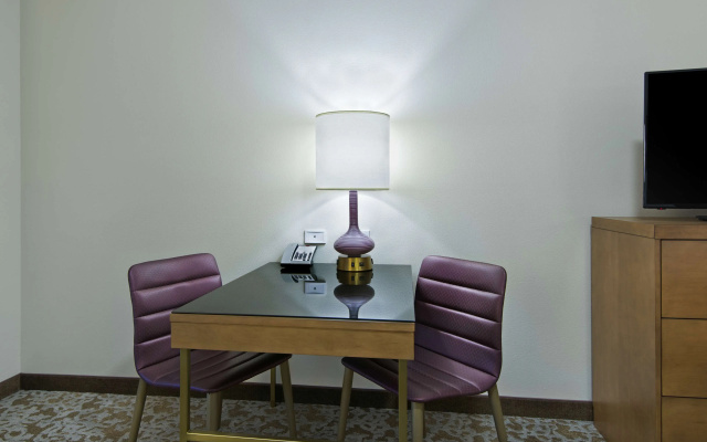 Oxford Suites Sonoma County