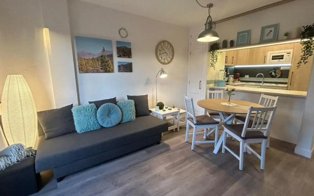 Hübsche Ferienwohnung mit 2 Schlafzimmern, Pool und WLAN, Strandnähe