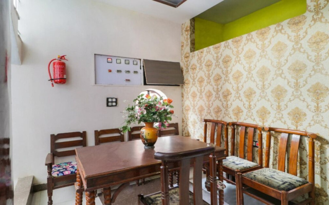 OYO 28176 Hotel President