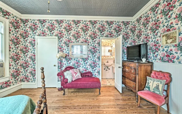 The Lilly House: Historic Glen Rose Home w/ Porch!