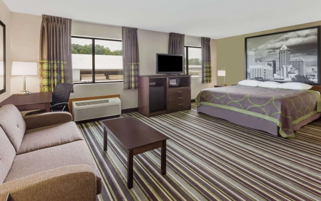 Super 8 by Wyndham Plymouth