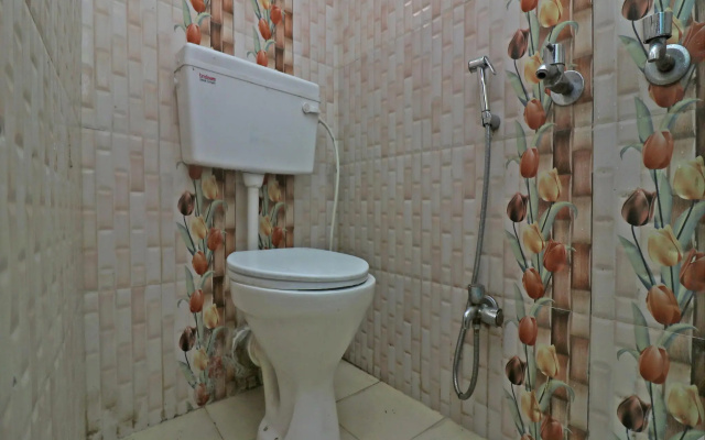 Om Shanti Guest House - Near Ruby General Hospital and Science City
