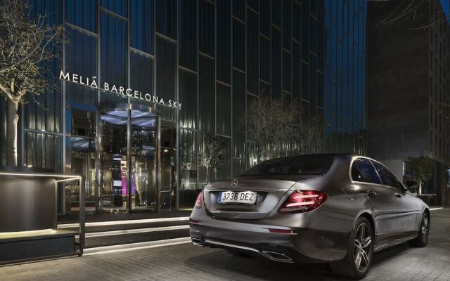 Отель Meliá Barcelona Sky вид на фасад