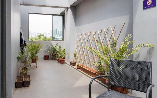 RedDoorz Hostel вид на фасад