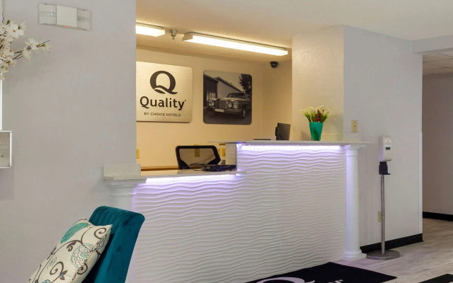 Quality Inn Lee - Lenox South