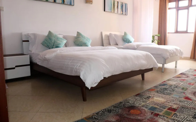 2 Bedroom Apartment With Pool and Views