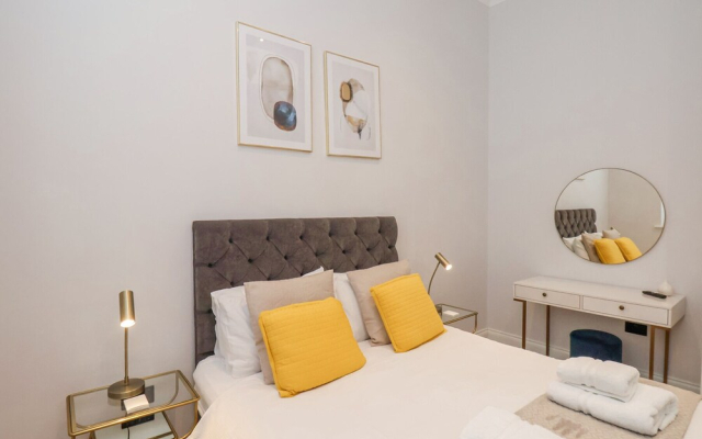 The Salisbury Apartment 106