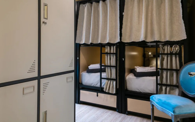 QBEDS Hostel
