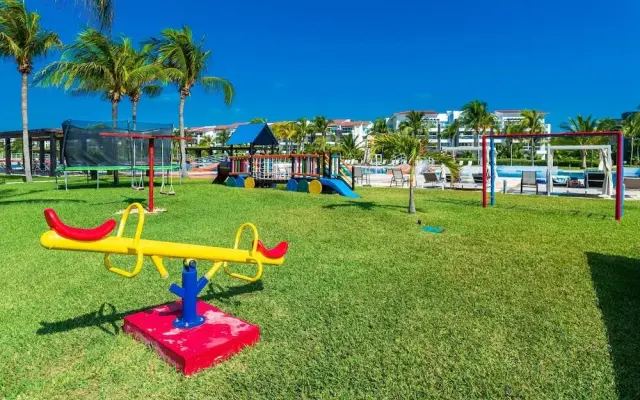 Z Casa Girasol 2 Bedroom Condo by Redawning