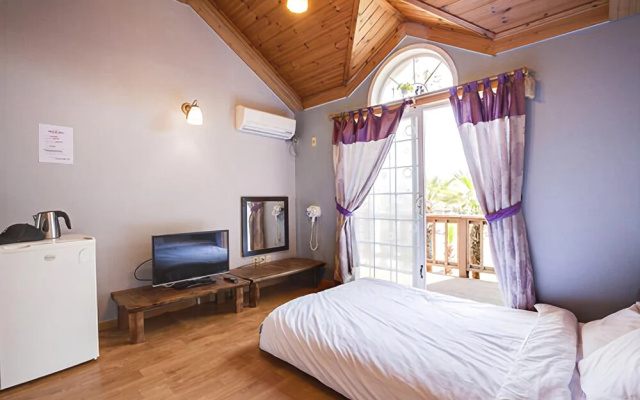 Seogwipoherbal Garden Good House Pension