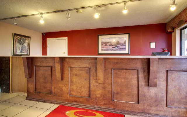 Econo Lodge North