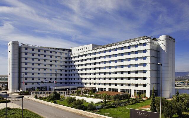 Отель Sofitel Athens Airport Греция, Спата - 3 отзыва об отеле, цены и фото номеров - забронировать отель Sofitel Athens Airport онлайн вид на фасад