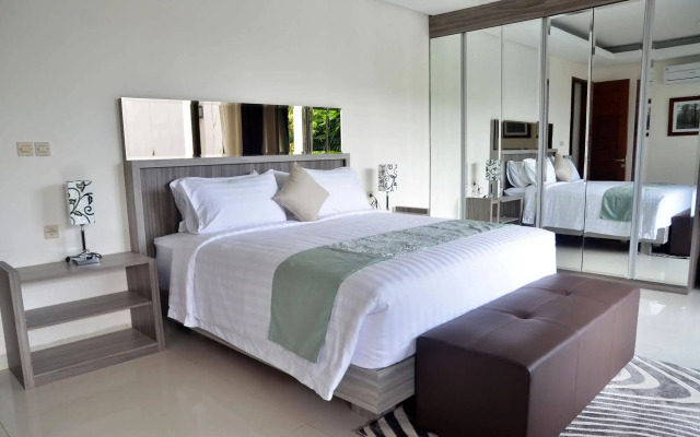Breeze Blows City View 5 Br Heated Pool and a Billiard