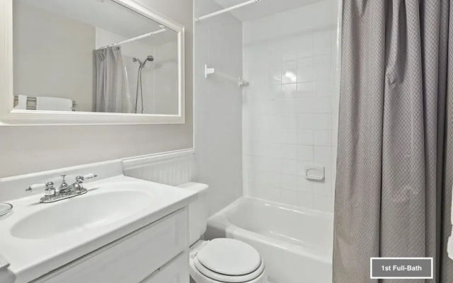 Top Rated Townhome - Largest Corner Unit With Patio, Deck, Basement, and new Luxury Mattresses! Self Checkin. Super Host Support!