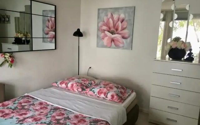 Beach House - 2m From Beach