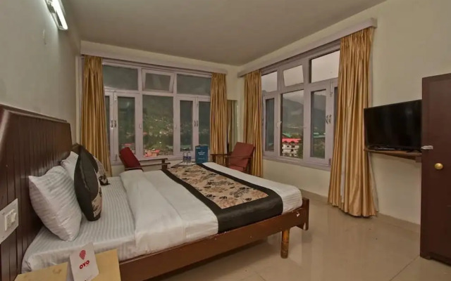 OYO 38167 Maa Charan Residency