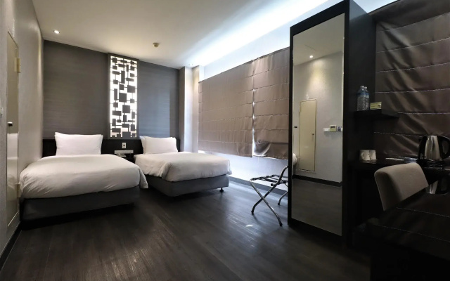 J Hotel