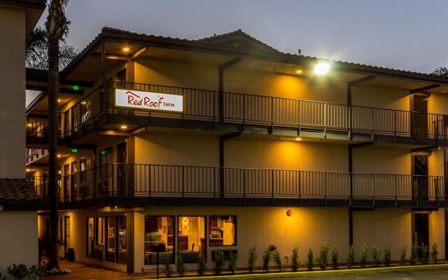 Отель Red Roof Inn Tulare - Downtown/Fairgrounds вид на фасад