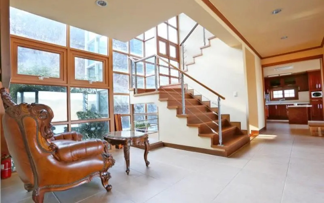 Gapyeong Buddy House Pension