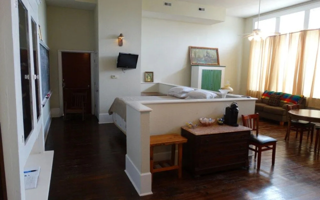 Davie School Inn