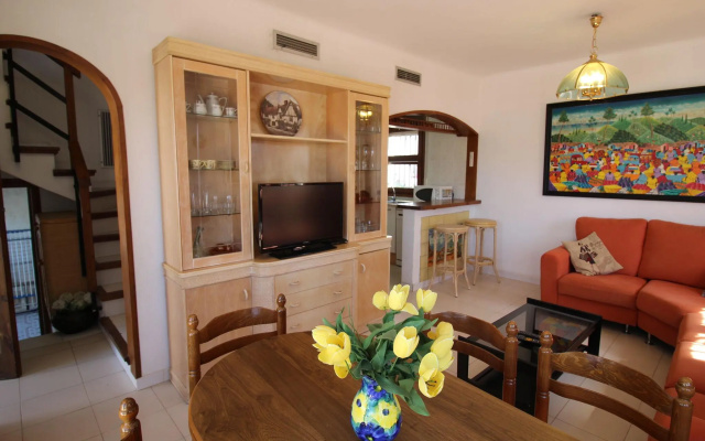 Holiday home in Empuriabrava with a private swimming pool