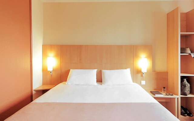Отель Ibis Genève Petit Lancy комната для гостей
