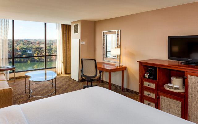 Holiday Inn Austin -Town Lake by IHG