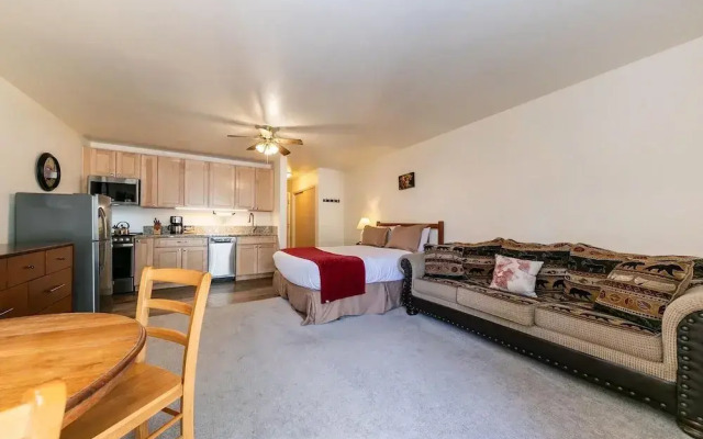 213 Bldg B 1 Bedroom Condo