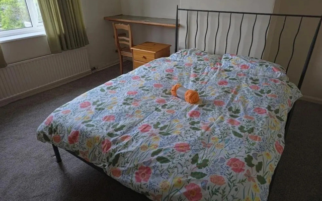 Confortable House Sleeps 7 With Garden and Parking