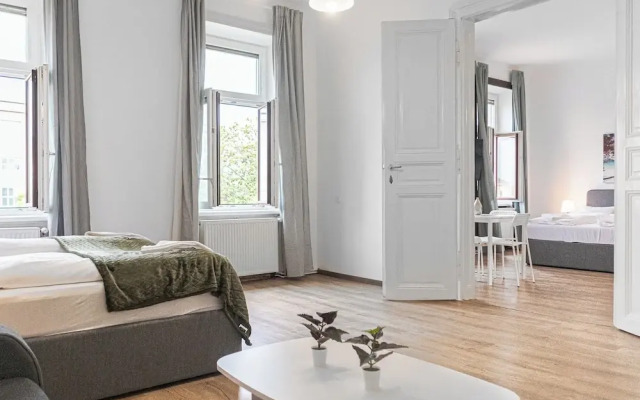 Cozy 2BR Stay Near AKH With WiFi