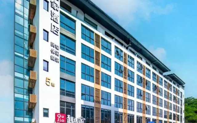 Qujia Hotel (Liaobu Xiangshi Park)