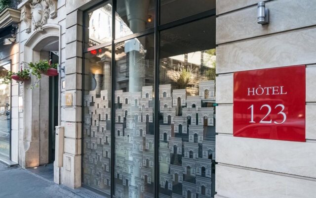 Отель Hôtel Le 123 Elysées - Astotel вид на фасад