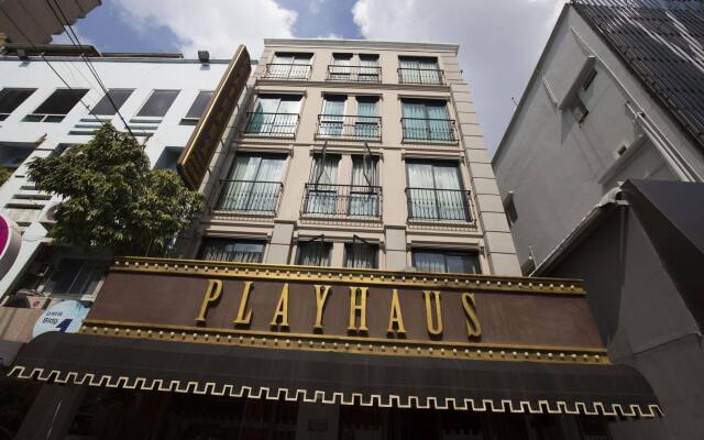 Отель PlayHaus Thonglor вид на фасад