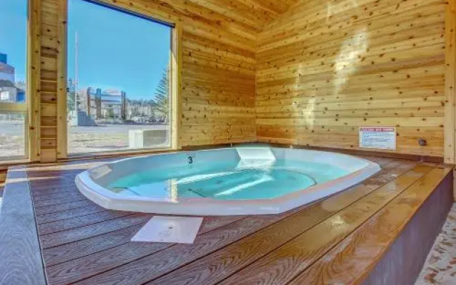 Timberbrook Village Condo: Community Pool, Hot Tub