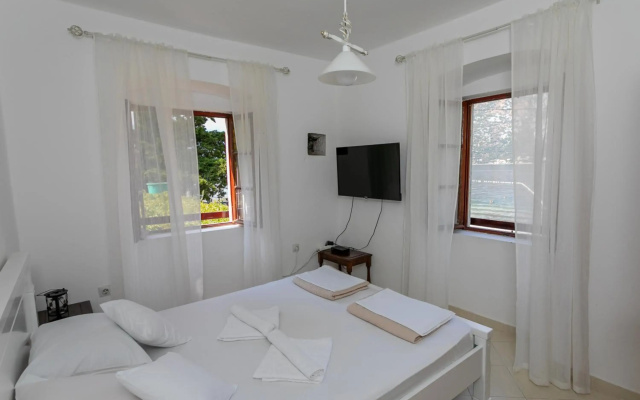 Beachfront House Jovan